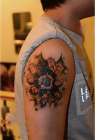 Man arm domineering wolf spider tattoo pattern picture