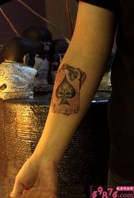 Снимка на татуировката на пика с пика