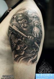 Miesten käsivarsi Sun Wukong -tatuointikuvio