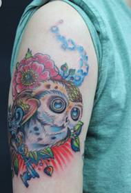 Immagine personalizzata del modello del tatuaggio del gufo sul braccio