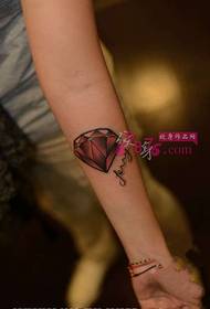 Red klenge Diamant Aarm Tattoo Bild