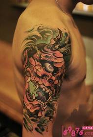 Foto di tatuaggio braccio prepotente