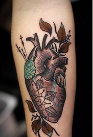 Kepribadian lengan busana hitam abu-abu sketsa jantung pola gambar tato