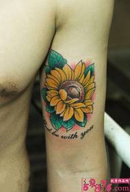 Verse zonnebloem arm tattoo foto