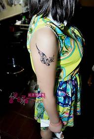 Repülő pillangó kar tetoválás kép