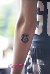 Imagine de tatuaj numărul braț numărul 13