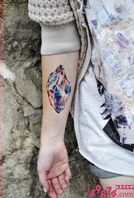 Foto di tatuaggio braccio colorato diamante creativo