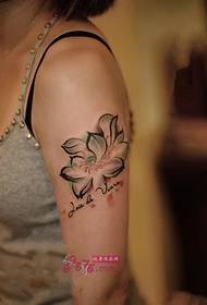 Poza tatuaj brat de cerneală de lotus moda