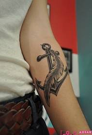 Imagen de tatuaje de ancla de pluma de brazo