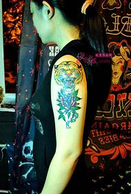 დომინირებს Tiger Arm Fashion Tattoo Picture