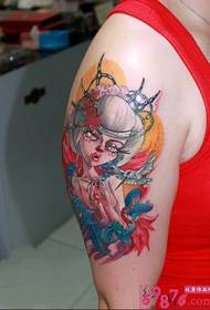 Slimme schoonheid elf arm tattoo foto's