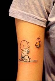 Llun tatŵ Snoopy ciwt braich