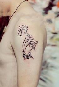 Lengan gaya bergamot lotus gambar tato
