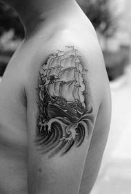 Personlighet arm mode svart grå segelbåt tatuering mönster bild