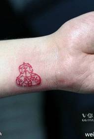 Rött litet kalebass tatuering mönster