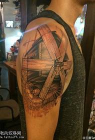 Modello di tatuaggio di casa del vento in legno