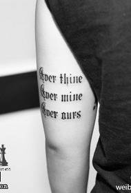 Beau modèle de tatouage de lettre