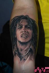 Immagine del tatuaggio del ritratto di personalità del braccio
