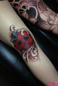 I-Creative red skull arm tattoo isithombe