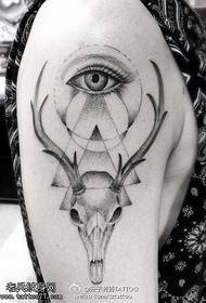 Модел Arm God's eye point antelope tattoo