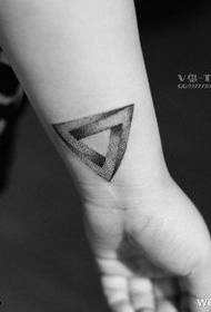 3D zgodan uzorak tetovaže u obliku dijamanta u obliku tri dijamanta