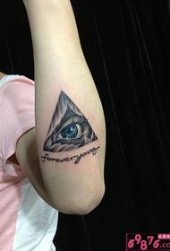 Picha ya ubunifu wa pembetatu ya jicho la tattoo