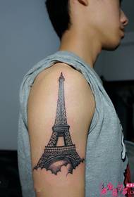 Pictiúr tattoo lámh túir Eiffel