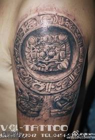 Fantastico modello di tatuaggio leone di pietra prepotente bello