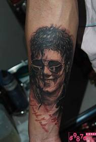Personaliteti Jackson fotografia e tatuazhit të krahut të portretit