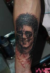 Personalidade Jackson retrato braço tatuagem foto