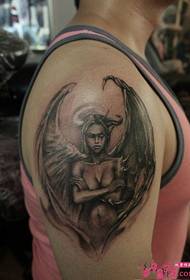 Angelo ir demono alternatyvios rankos tatuiruotės nuotraukos
