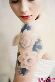 Krijim i bukur artistik krahu tatuazh me figura tatuazhe 23835 @ Vajza krah krah vajzës me pesë cepa me tatuazh personalitetin e fotografisë