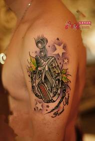 Mann Arm Persönlichkeit Pedal Kette Tattoo Bild