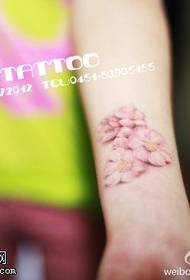 Όμορφο μοτίβο τατουάζ άνθη κερασιού