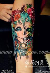 Arm rangi utu rose picha ya msichana