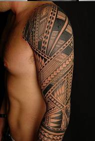 Ang sumbanan sa personalidad nga si Maya totem tattoo pattern aron makalingaw sa mga litrato