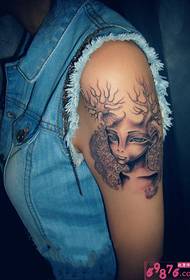 Tatuaje de brazo de árbores de elfos