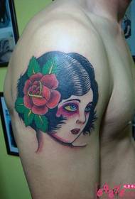 Mooi meisje avatar arm tattoo foto