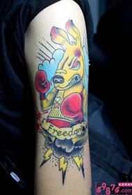 Kreativna slika boksačke kenguruje ruke tetovaža