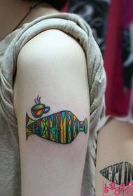 Foto de tatuaje de brazo pequeño florero de color