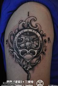 Lite dominerende kompass tatoveringsmønster