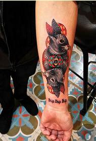 თანამედროვე მკლავი ლამაზი ეძებს კურდღლის tattoo ნიმუში სურათს