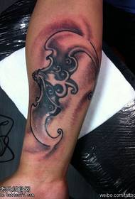 Oorheersende boog tattoo patroon