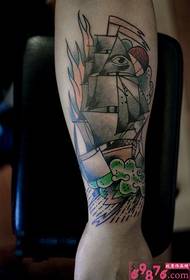 Vandenyno laivo kūrybinės rankos tatuiruotės nuotrauka