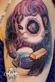 Divatos női kar szép látszó panda tetoválás mintás képet