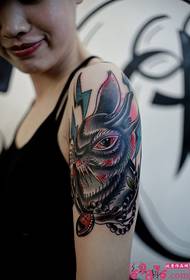 Foto di bellezza braccio coniglio zodiaco tatuaggio