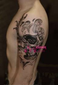Immagine del tatuaggio del braccio del cranio tradizionale del vento di schizzo