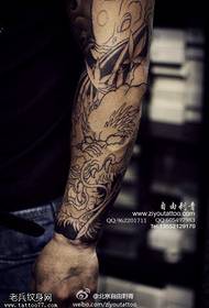 Ksianglongas ziedu rokas dominējošs tetovējums