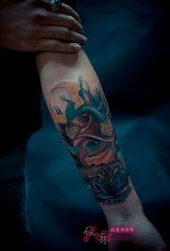 Immagini del tatuaggio del braccio degli occhi di corna di colore di arte