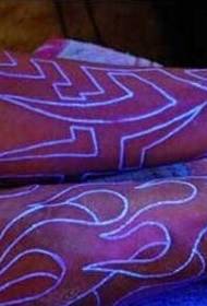 Gambar lengan tato fluorescent untuk menikmati gambar